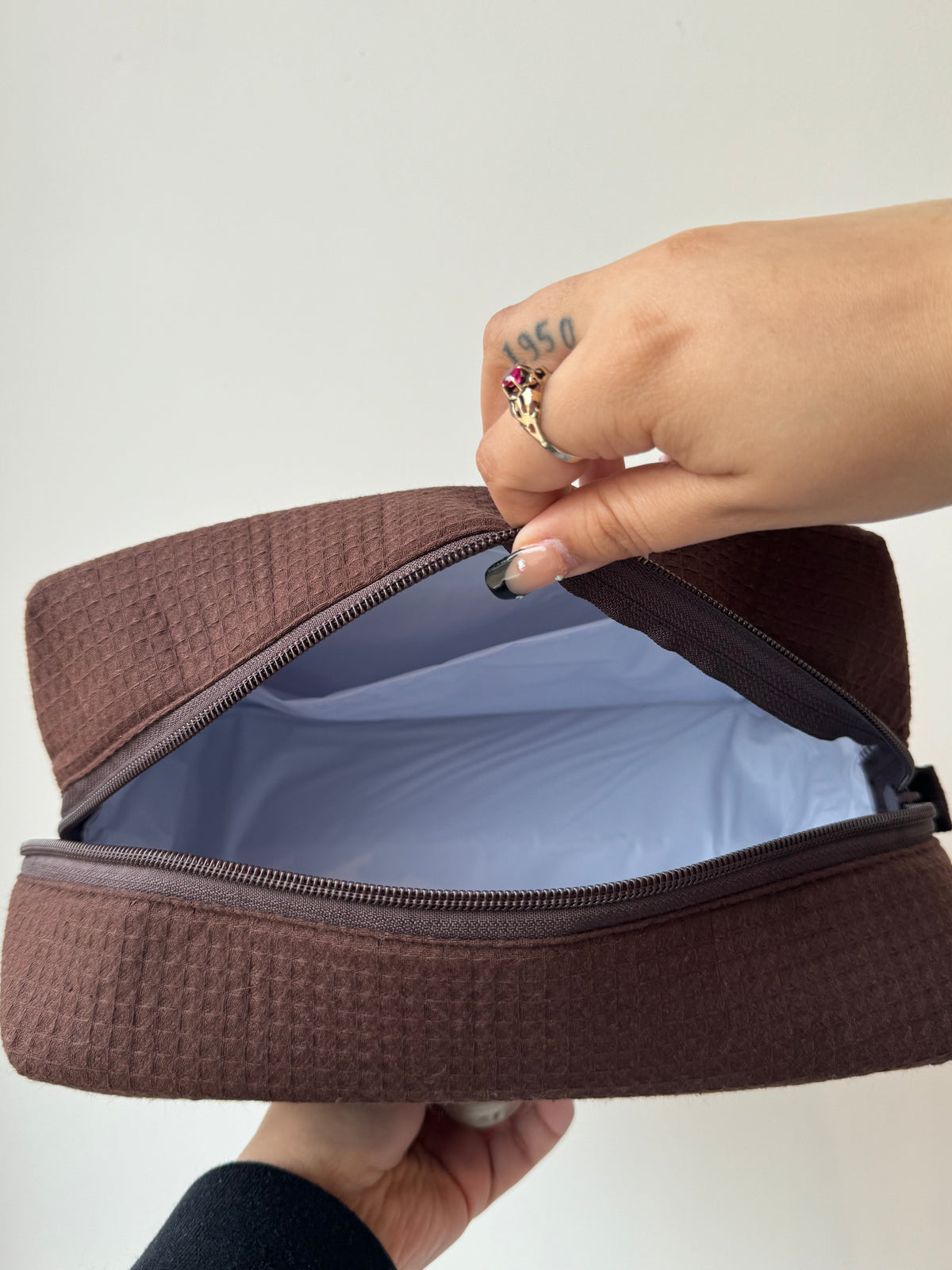 ★TOUT Y EST★ waffle pouch P044(BK) Signature Waffle Pouch – Abbode