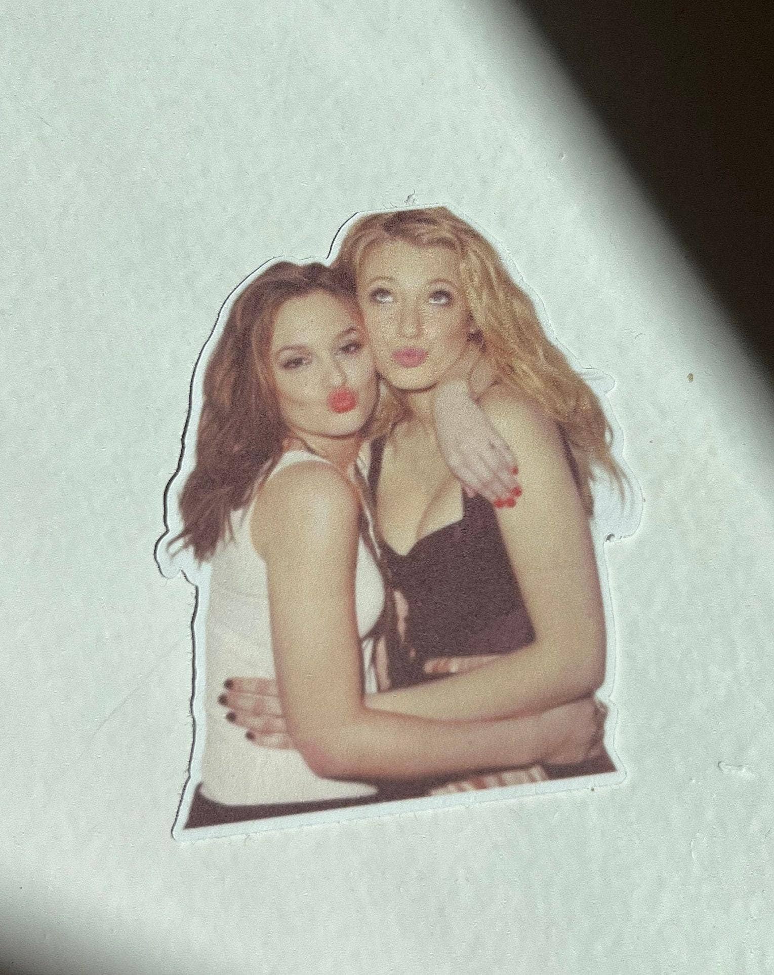 S & B Gossip Girl Besties Kiss-Cut Waterproof Sticker