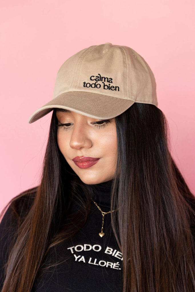 "Calma todo bien" embroidered cap