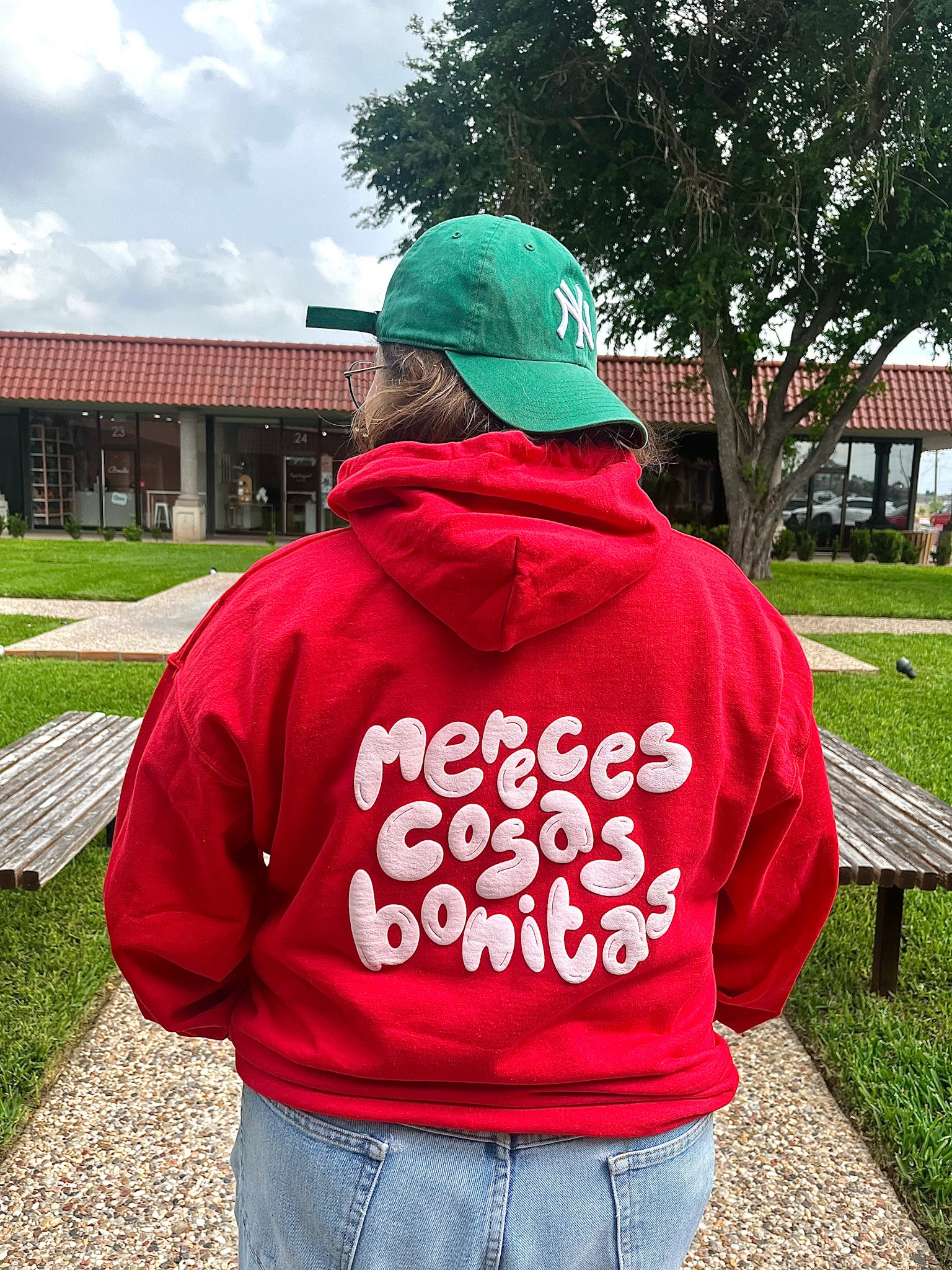 Mereces Cosas Bonitas Hoodie